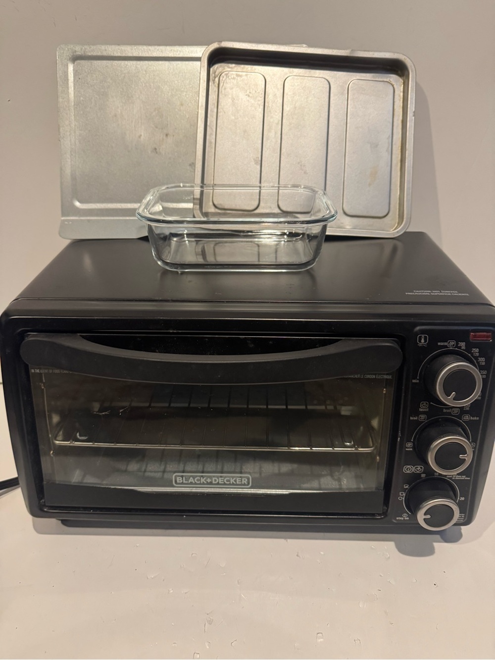Black & Decker Black Compact Toaster Oven with Glass Door
